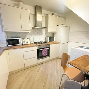 https://flat-4-kingsbury-house.brighton-hotels-england.com